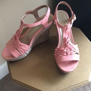 Qupid Blush Peach Coral Strappy Wedges size 8.5
